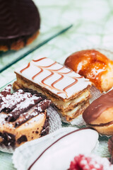 Assortiment de gâteaux dessert dans une patisserie