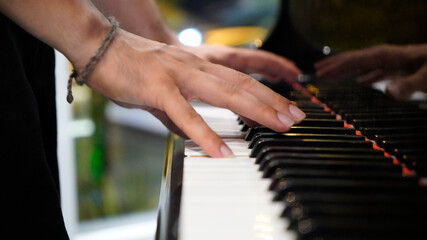 Obraz premium Man hands of a pianist play the piano.