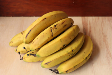 A bunch of bananas on a wooden table