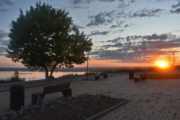 Fototapeta na wymiar dawn on the embankment of the Volga River. Nizhny Novgorod