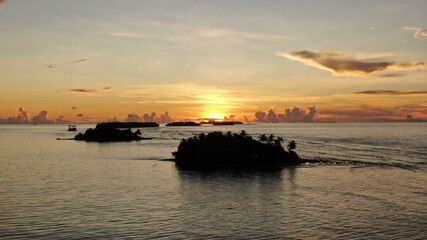 Fototapeta na wymiar Sonnenuntergang im Atoll