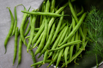 Frische Fisolen unreife bohnen aufgelegt