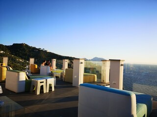 un fantastico tramonto catturato da Massa Lubrense, in penisola sorrentina a pochi passi da Sorrento e Vico Equense. Isola di capri sullo sfondo © FraEs85
