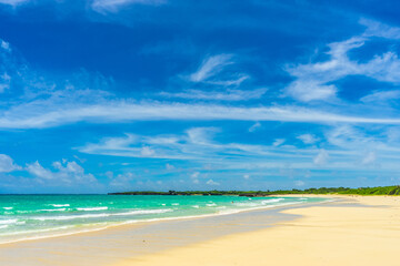 沖縄　伊良部島、渡口の浜