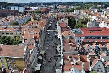 Widok z góry głównej ulicy w dużym mieście