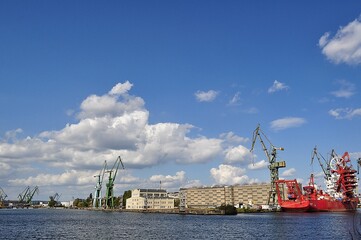 Port, stocznia