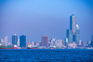 Naklejka premium 晴れた日の高雄港の景色