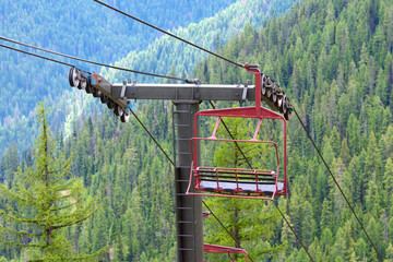 Ski lift unused during the summer 