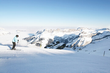 Fototapeta na wymiar people skiing in the mountains