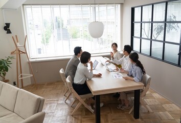 ビジネス　カジュアル　ポートレート