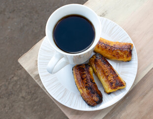 el mejor café con unos ricos plátanos para  desayunar