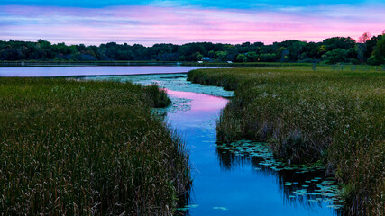 Fototapeta na wymiar Sunset at a lake in Minneapolis