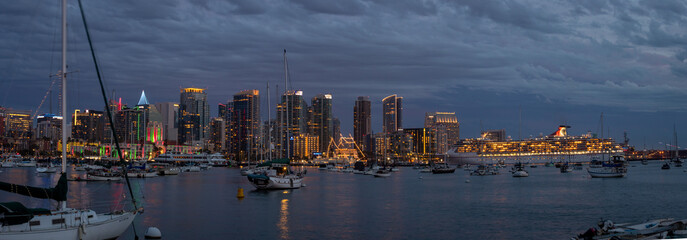 Fototapeta premium Sunset and night view of San Diego downtown