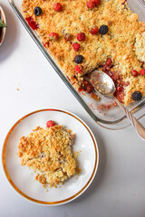 Ruddy crumble with field strawberries, decorated with a sprig of mint