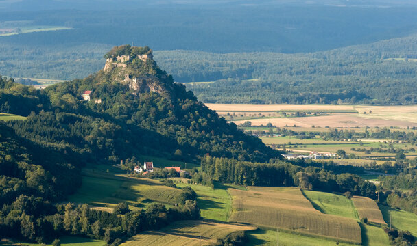 Ausblick von der Burgruine ind den Hegau
