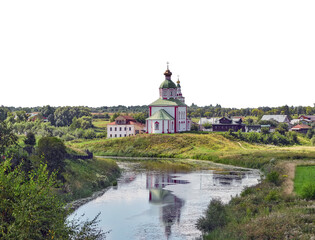 Obraz premium Vladimir sity with Russian orthodox churches, river, residential houses and trees in summer