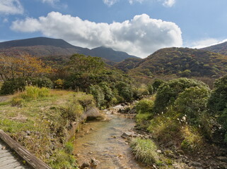 川と紅葉と山と