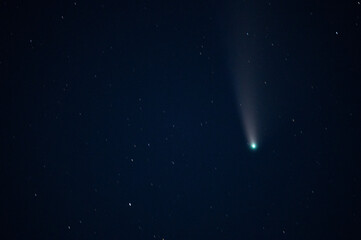 Obraz premium Recordings in the night sky of the comet Neowise with many other stars in the sky