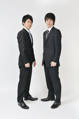 若い2人のビジネスマン