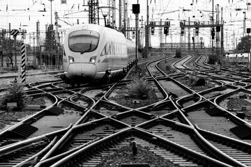 Eisenbahn Schienen Schnellzug Gleise Frankfurt Hauptbahnhof Weichen Züge Deutschland Einfahrt...