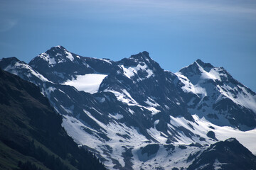 Fototapeta na wymiar Bergpanorama in der nähe von Davos 27.5.2020