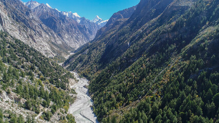 Vall&eacute;e de Gangotri dans l'&Eacute;tat de l'Uttarakhand en Inde vue du ciel