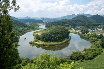 Fototapeta na wymiar Korea peninsula shaped lake and mountains