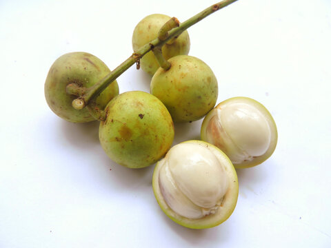 Fruit called rambai and rambi. In Thai language it is called mafai-farang. Scientific name - Baccaurea motleyana. 
