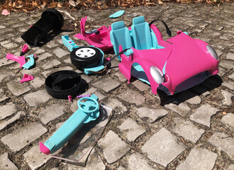 Kaputtes Spielzeugauto / Unfallauto