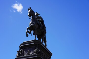 Fototapeta na wymiar Reiterstatue von Friedrich dem Großen in Berlin (Unter den Linden)