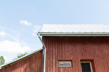 Fototapeta na wymiar red barn with sheet metal roof