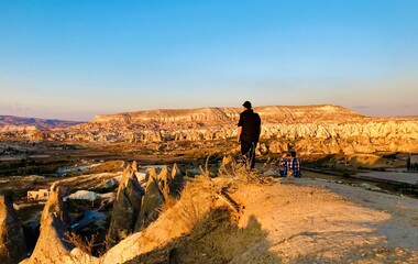 Naklejka premium silhouette of a man walking in the mountains