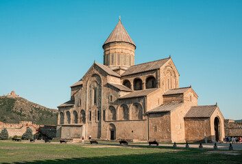 Obraz premium Svetitskhoveli Cathedral. Mtskheta, Georgia. One of the oldest Christian cathedrals in Georgia. Built in 1010-1029. Old architecture and nature.