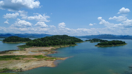 Fototapeta na wymiar Parc national de Kaeng Krachan en Thaïlande vue du ciel
