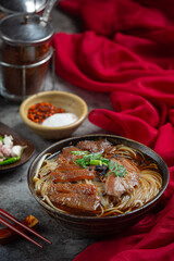 Noodles in Chinese pork stewed pork stew Beautiful side dishes, Thai food.