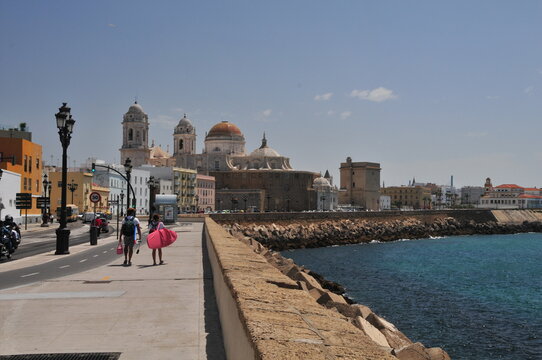Cádiz Cathedral in the midday summersun, Malecón Havana-style coastal promenade, Andalusia, Spain