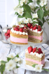 cake with strawberries