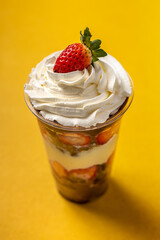 BROWNIE DE COPO MORANGO MILK SHAKE CHOCOLATE MORANGO C