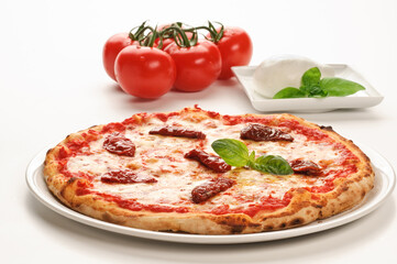 Pizza margherita con peperoncino piccante