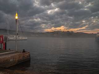 quai dans la brume