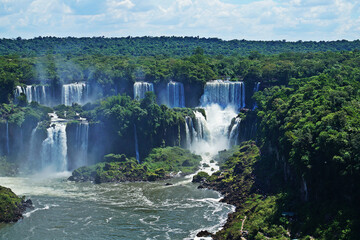 Obraz premium Amaizing Iguazu falls, Argentina and Brasil natural border