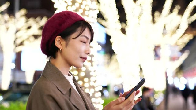 東京　原宿　表参道　クリスマス　カップル待ち合わせ　プレゼントを渡す　2019年12月