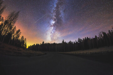 Milky Way in the night sky with a shooting star in Flagstaff, Arizona - obrazy, fototapety, plakaty