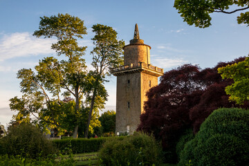 Fototapeta premium Beautiful view of the historic water tower in Harkness Memorial State Park, Connecticut, USA, on sunset