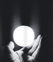 Fototapeta na wymiar hands holding a light bulb