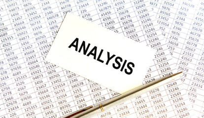 Obraz premium businessman drawing maze with ANALYSIS inscription, business education concept