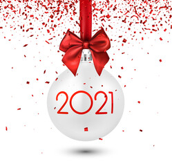 White christmas tree toy with red 2021 sign.