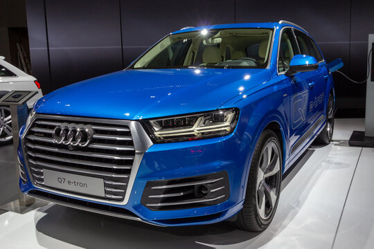 BRUSSELS - JAN 12, 2016: Audi Q7 e-tron plug-in hybrid SUV car at the Brussels Motor Show.