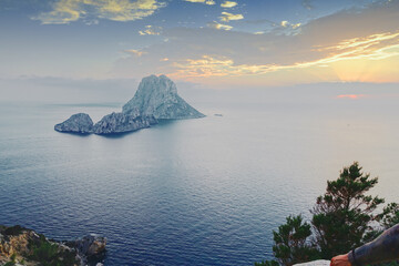 Panorámica de atardecer en Es Vedrá, Ibiza, España