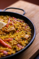 Paella Valenciana con carne y verduras